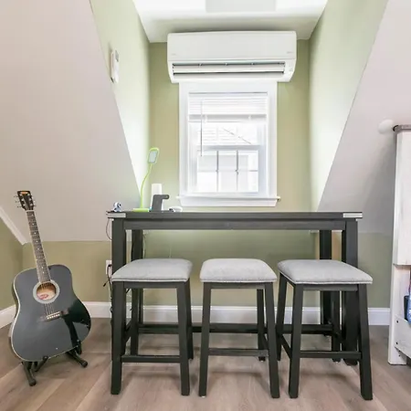 Large Studio Open Concept In Boston Zoo Franklin Park Near
